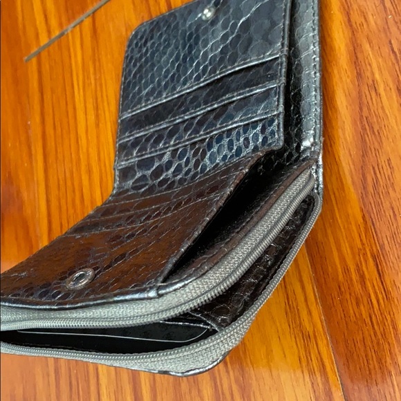 🌿 Guess Foldable Wallet - Picture 3 of 3